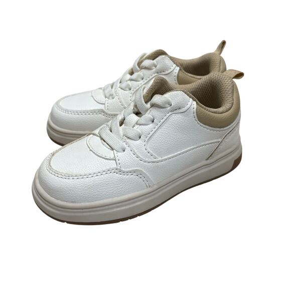 4/$20 White Sneaker - Old Navy - 7C - Picture 1 of 4